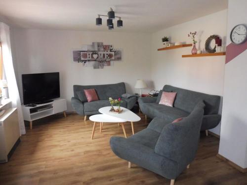 Appartement Cosy apartment with terrace and pool in the garden  Pracht