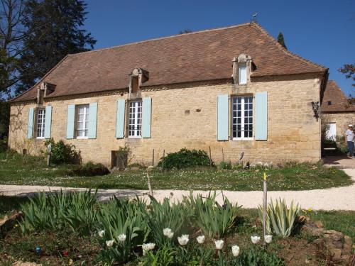 Maison de vacances Cosy cottage in Peyzac le Moustier with Terrace  Peyzac-le-Moustier