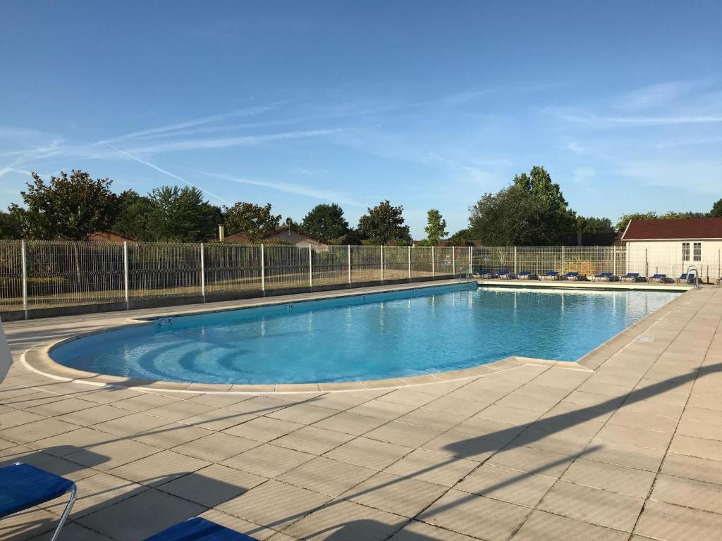 Maison de vacances Cosy holiday home in Les Forges with shared pool , 79340 Les Forges