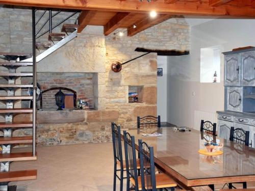 Maison de vacances Cosy Holiday Home in Rudelle in a Charming Little Village  Rudelle