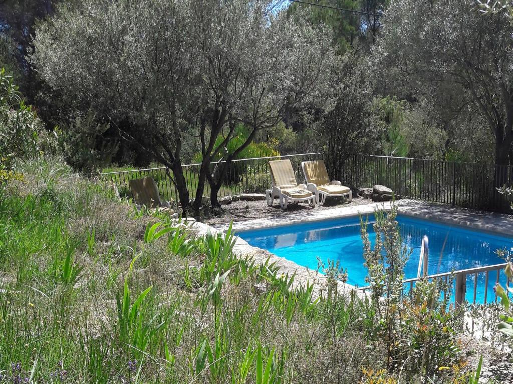 Maison de vacances Cosy holiday home in Saint Antonin Du Var with pool , 83510 Masseboeuf