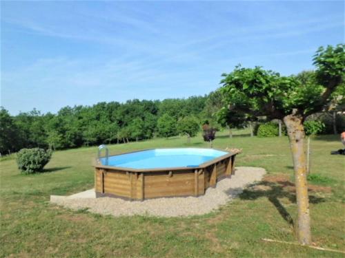 Cosy Holiday Home in Th dirac with Swimming Pool Lavercantière france