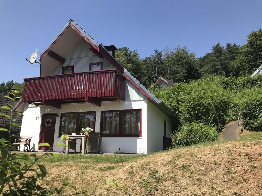 Maison de vacances Cosy Holiday Home with Balcony Garden Table Tennis Table , 36275 Kemmerode