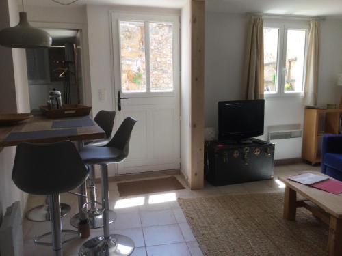Cosy holiday home with courtyard garden Dernacueillette france