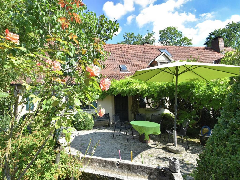 Maison de vacances Cosy holiday home with gazebo on the edge of the forest , 91781 Weißenburg in Bayern