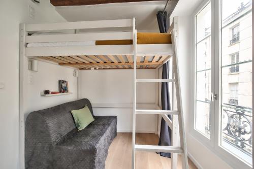 Cosy Mezzanine Studio in the Heart of Paris (4) Paris france