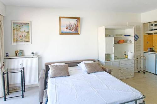 Appartement Cosy Studio Cannes Center beaches shopping and congresses LIVE IN CANNES 8 RUE MERLE Résidence AZUR RIANT Cannes