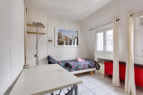 Cosy studio in the 8th arr 4 min from Rome metro Paris france