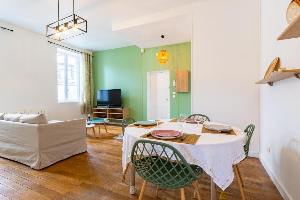 Appartement Côté Cour - Centre Ville- Calme - Charme - 4 Voyageurs 1er étage 59 Rue Devosge, 21000 Dijon