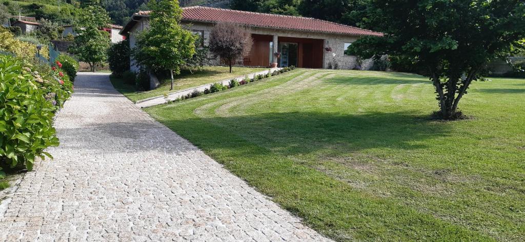 Maison de vacances Cottage, Casa do Laranjal - Near Gerês R. de São Julião, 35, Parada de Bouro, Vieira do Minho, 4850-261 Gerês