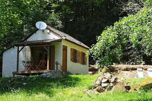 Cottage du lac de Chaumeçon avec étang privé Brassy france