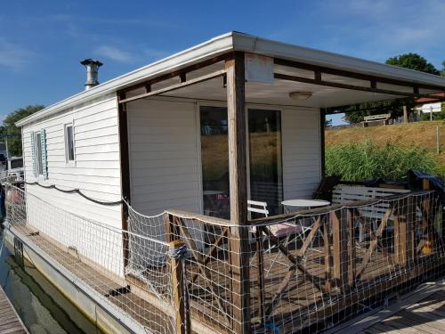 Bateau-hôtel Cottage insolite option jacuzzi Seurre proche Beaune vue panoramique sur l'eau 9 Rue de la Perche À l'Oiseau Seurre