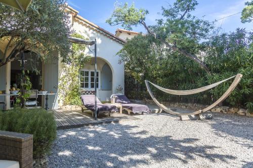 Villa COTTAGE Lovely outdoors areas at 200m from beach of Juan 11 Avenue des Lauriers Antibes