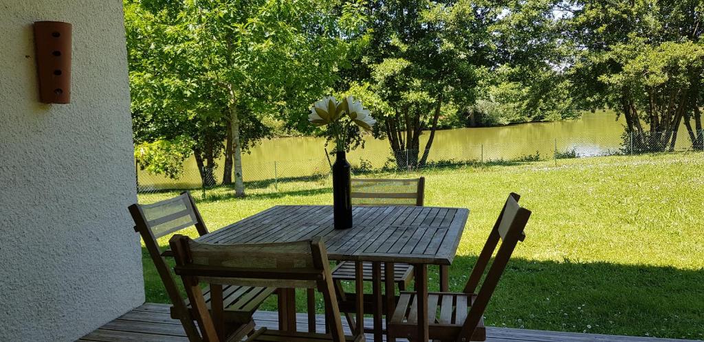 Village vacances Cottage privatif avec terrasse - bord de lac et forêt Chemin du Lac du Saut du Loup, 47800 Miramont-de-Guyenne