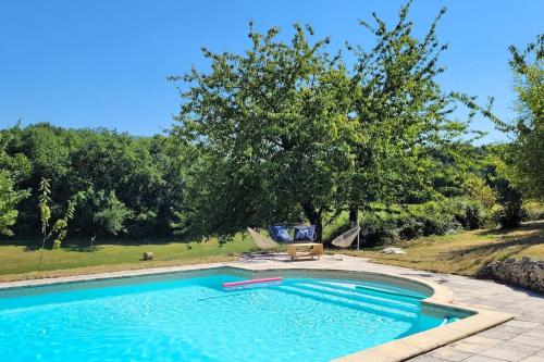 Cottage rénové avec piscine et terrasse Saint-Martial-Viveyrol france