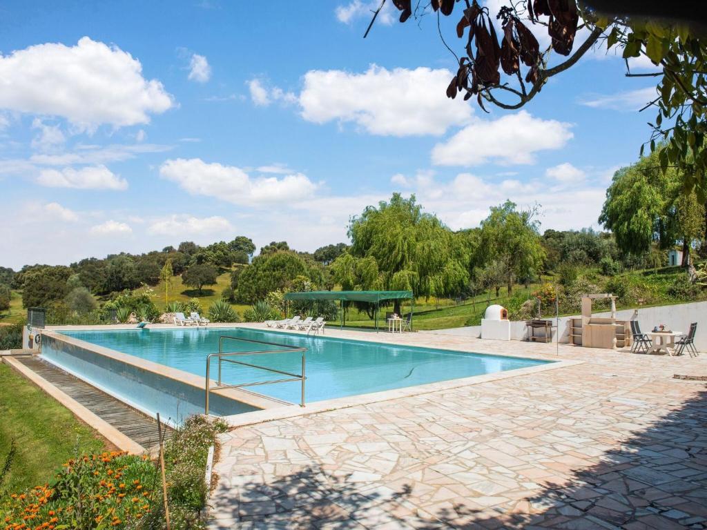 Maison de vacances Country Farmhouse in Montemor o Novo with Swimming Pool , 7050-000 Montemor-o-Novo