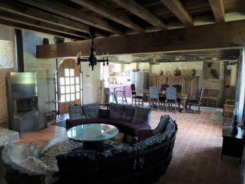 Maison de vacances Country house on a beautiful medieval estate  Saint-Lo-dʼOurville