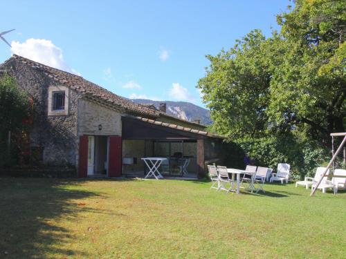 Maison de vacances Countryside Cottage with above ground pool peaceful surroundings  Oppède