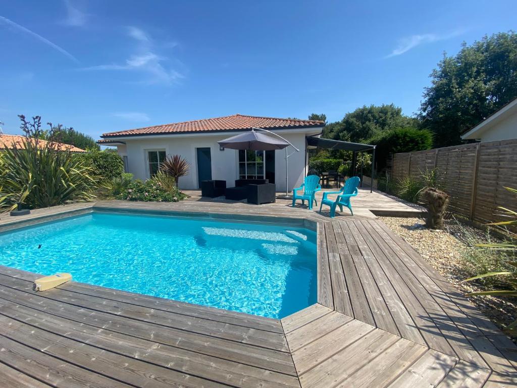 Maison de vacances coup de cœur à Audenge 110m2 piscine a coté de la piste cyclable 24 Rue des Courbagalettes, 33980 Audenge