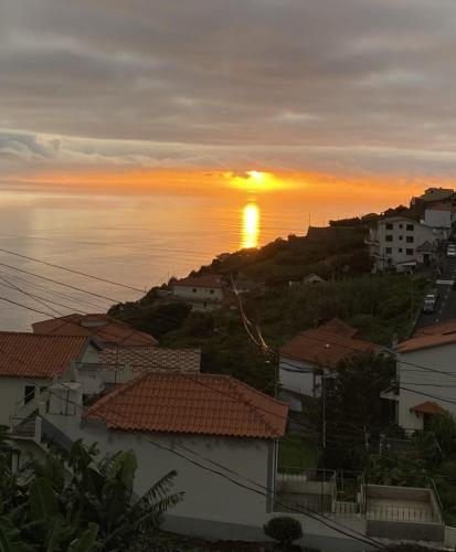 Cozy 1 BR w/ balcony, ocean view & perfect sunsets Ribeira Brava portugal