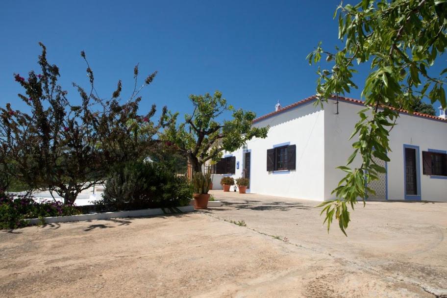 Villa Cozy Algarve Home with Vineyard View Near Beaches Vale do Olival,  Porches