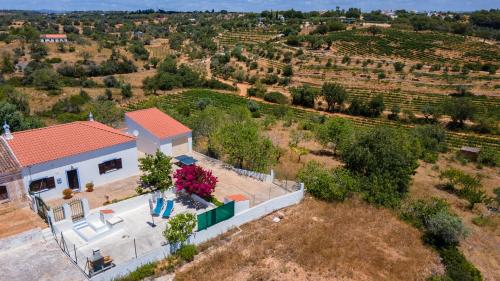 Cozy Algarve Home with Vineyard View Near Beaches Porches portugal