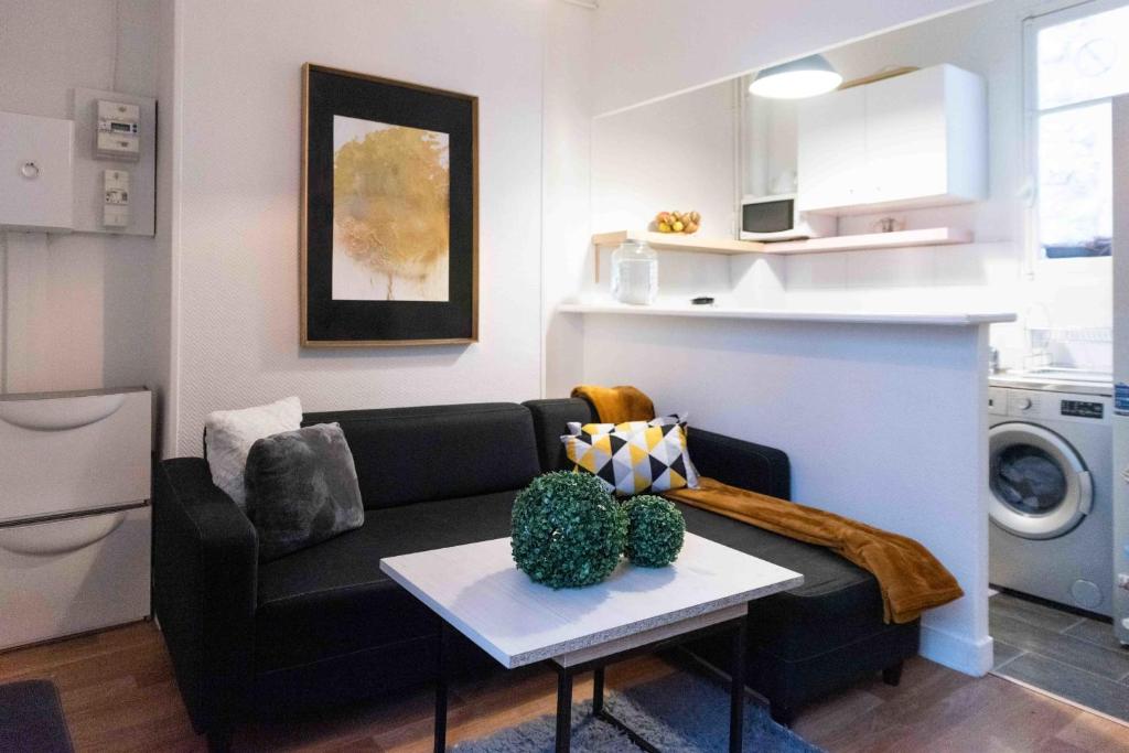 Appartement Cozy Apartment Near Eastern Station 104 boulevard de Magenta, 75010 Paris