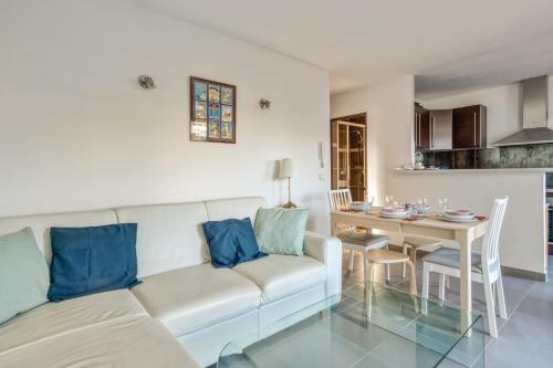 Appartement Cozy apartment with huge terrace and swimmingpool - Welkeys 1a allée des Orangers Antibes