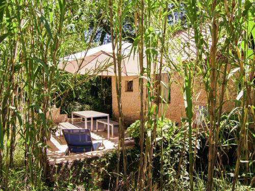 Maison de vacances Cozy Cottage in Bourgnac with bubble bath  Bourgnac