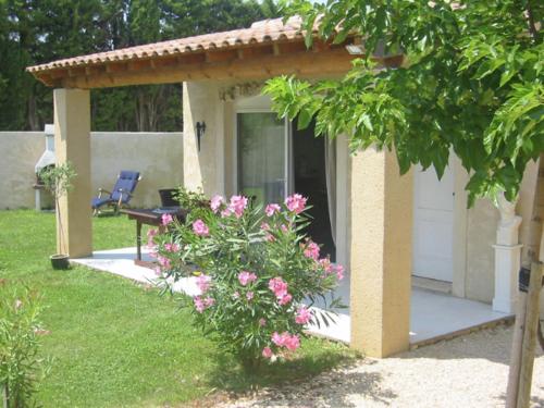 Cozy cottage in Carpentras with fenced pool Carpentras france