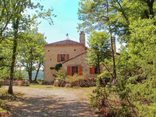 Maison de vacances Cozy Holiday Home in Bouzic South of France near Meadows  Bouzic