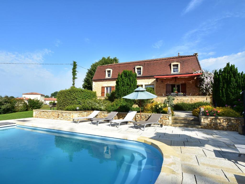 Maison de vacances Cozy Holiday Home in Coux et Bigaroque with a Private Pool , 24220 Mouzens
