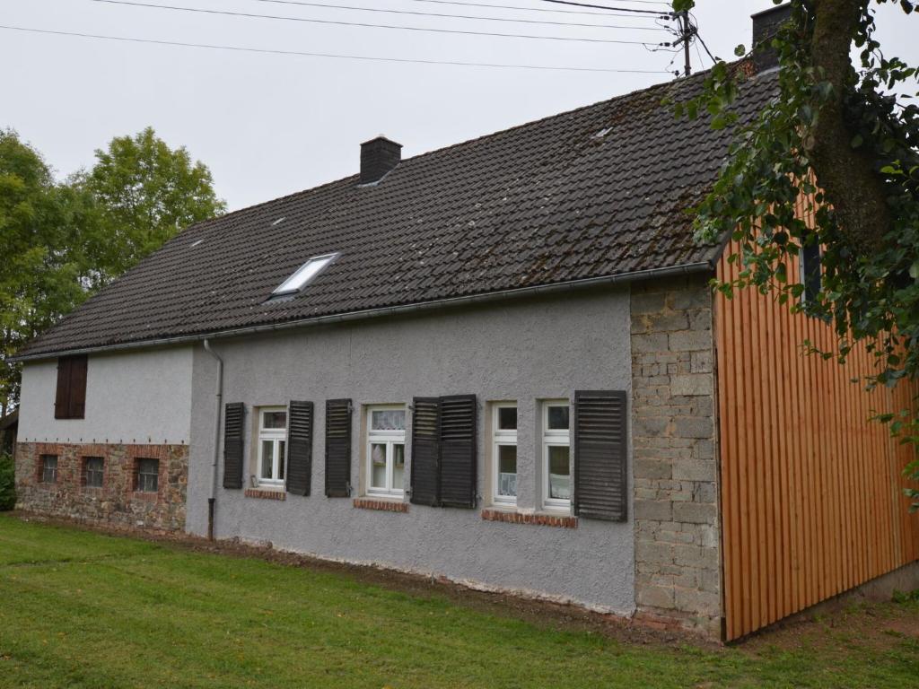 Maison de vacances Cozy Holiday Home in Neuendorf with Garden , 54597 Neuendorf