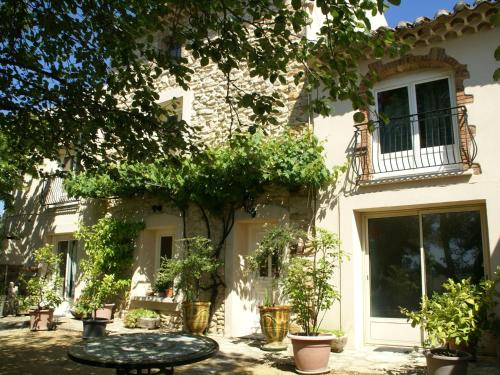 Maison de vacances Cozy Holiday Home in Piolenc with Private Pool  Piolenc