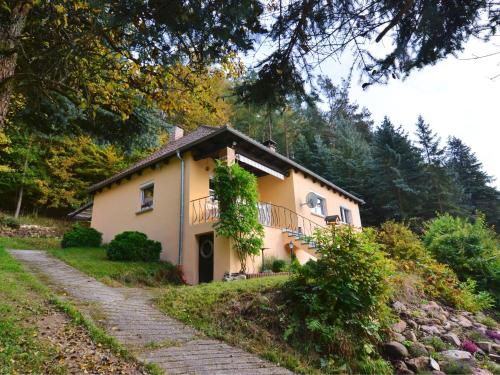 Cozy Holiday Home in Sachspfeife with Sun Terrace Eichenbühl allemagne