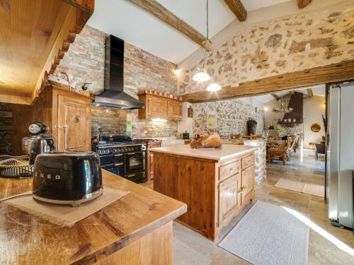 Maison de vacances Cozy Holiday Home with Private Pool in Les Arcs  Le Muy