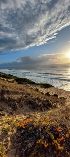 Cozy surfer House perfect for digital Nomads Burinhosa portugal