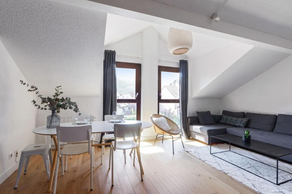 Appartement Cozy two-bedroom duplex in Old Town Annecy - Welkeys 2 Place Georges Volland, 74000 Annecy