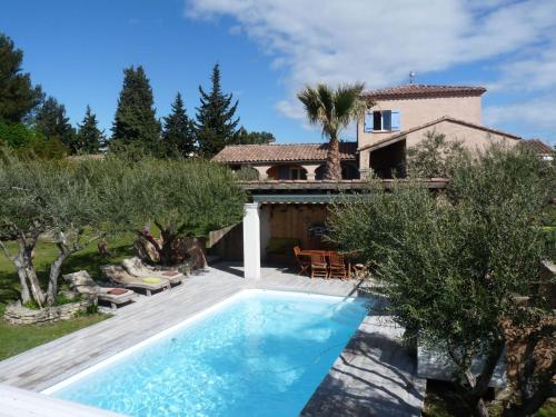 Cozy Villa in Roquemaure With Private Swimming Pool Roquemaure france
