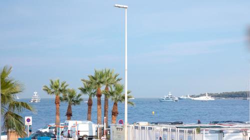 Croisette Standing & Plage Cannes france