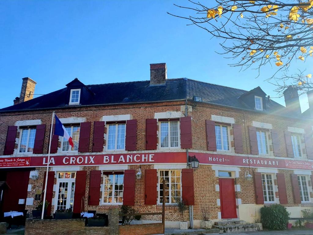 Hôtel Croix Blanche de Sologne 5 Place Robert Mottu, 41600 Chaumont-sur-Tharonne