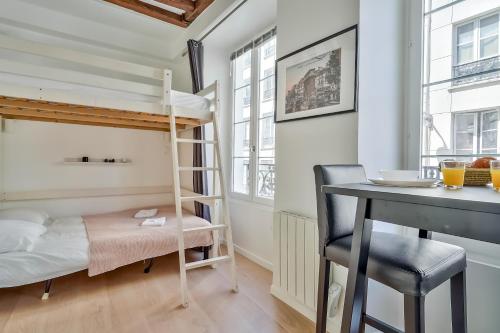 Appartement Cute Mezzanine Studio in the Heart of Paris (2M) 1 Rue de l'Échiquier Paris