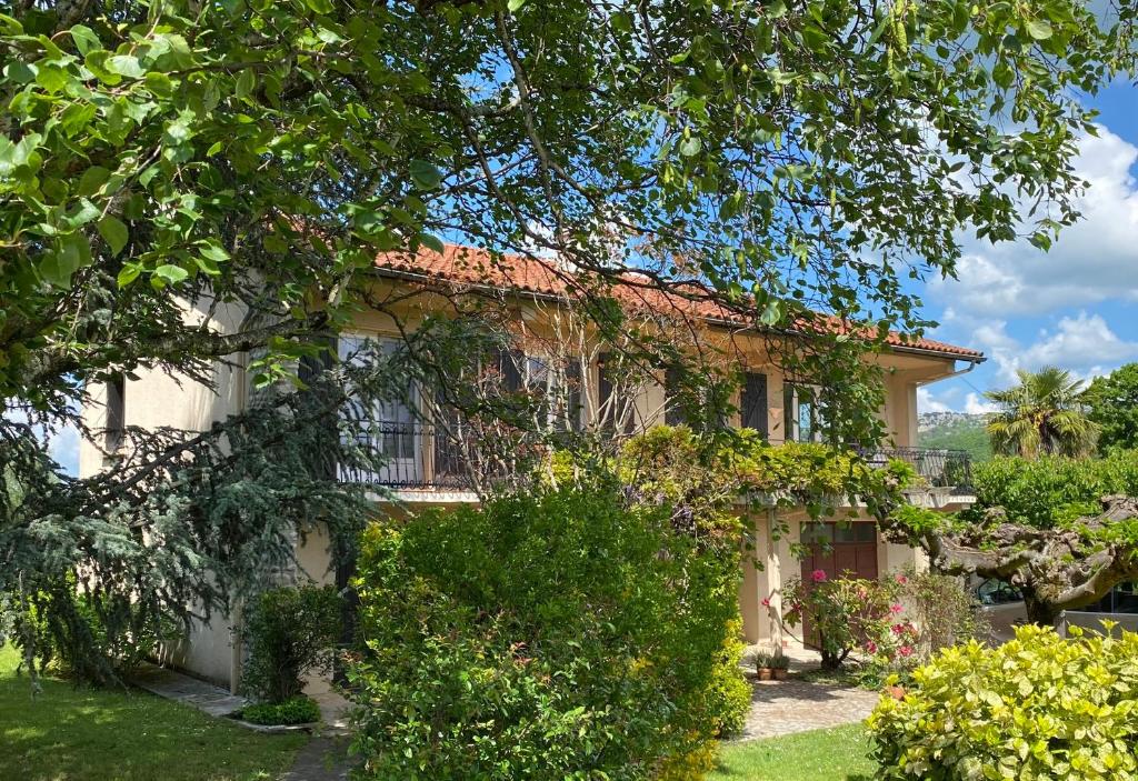B&B / Chambre d'hôtes Cyclepyrenees Rue de Latière, Impasse du plantaurel, 09000 Vernajoul