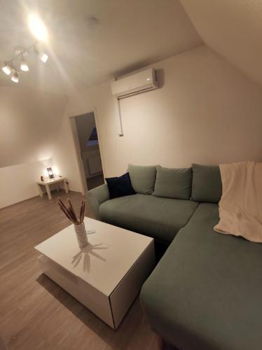 Dachgeschosswohnung mit Klimaanlage in bester Lage Menden allemagne