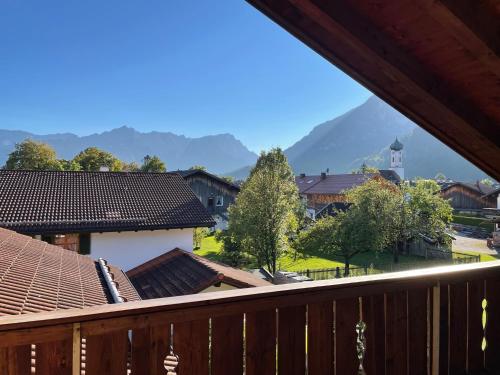 Appartement Dachgeschosswohnung mit traumhaftem Zugspitzblick bei Garmisch 1B Lindenweg Farchant