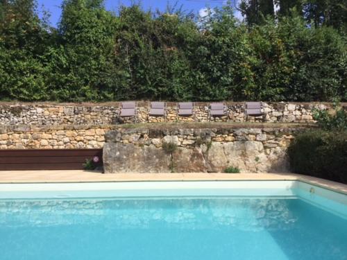 Dans la bastide de Domme - piscine chauffée, parking privé Domme france