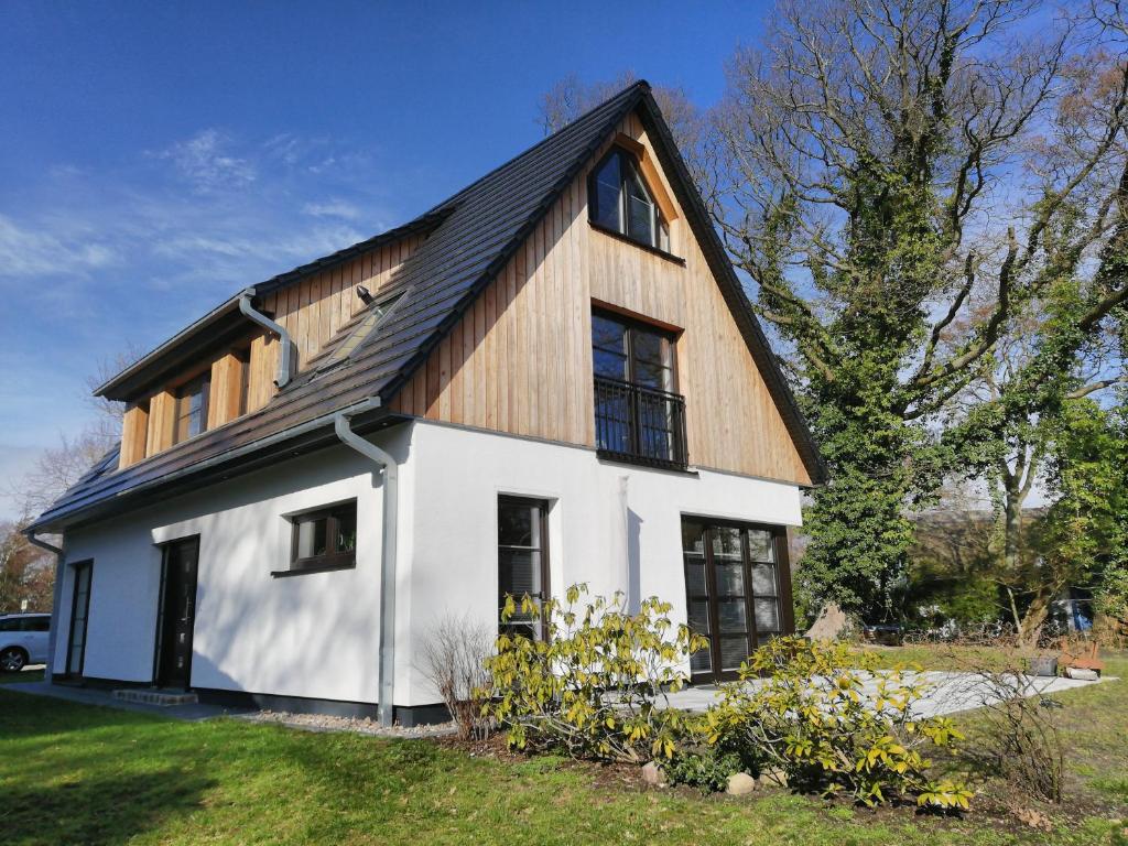 Appartements Darßer Strandgut - Haus Ahrenshooper Holz 54A Dorfstraße, 18347 Ahrenshoop