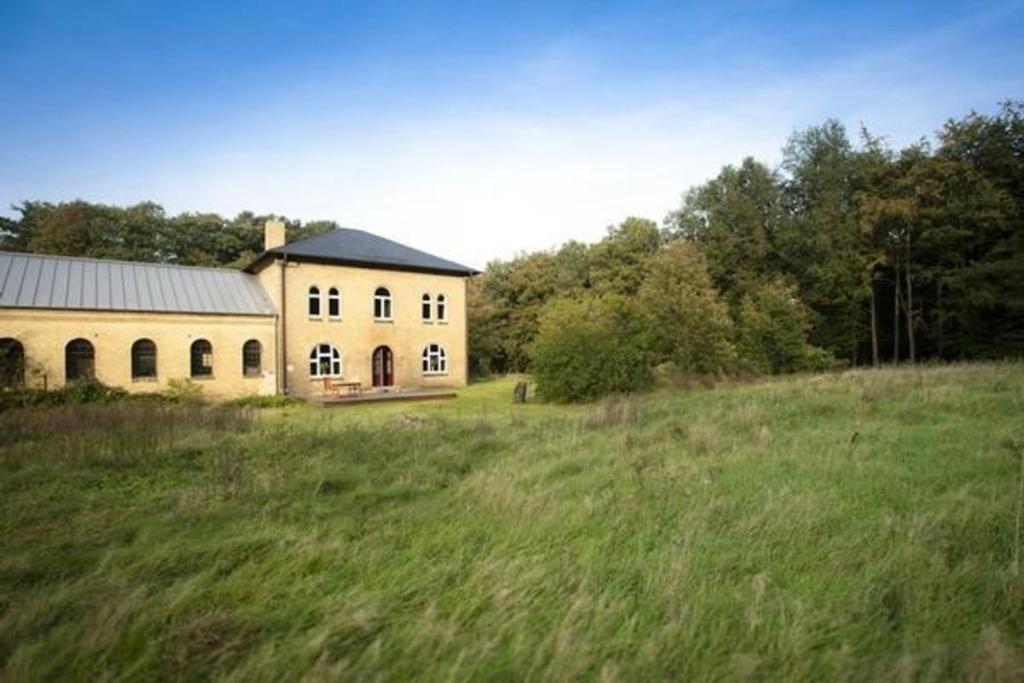 Maison de vacances Das besondere Ferienhaus auf 4000 qm Waldgrundstück von Schloss Bredeneek Am Schloß Bredeneek 1, 24211 Lehmkuhlen