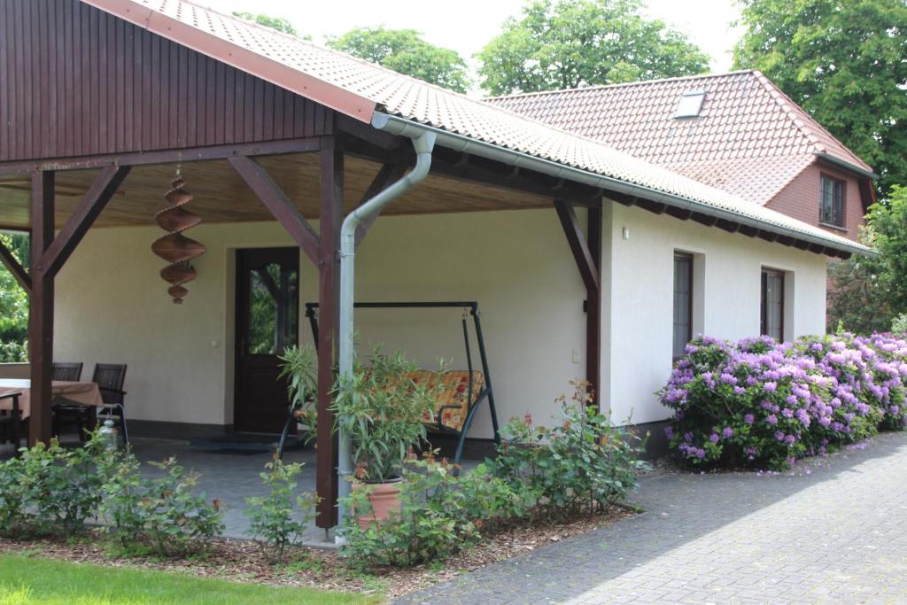 Maison de vacances Das kleine, gemütliche Ferienhaus Speicherweg 2, 17207 Ludorf