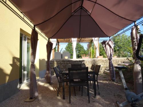B&B / Chambre d'hôtes Datcha Bourguignonne, Chambres & Gîte 2 Place Jean Dard Maconge